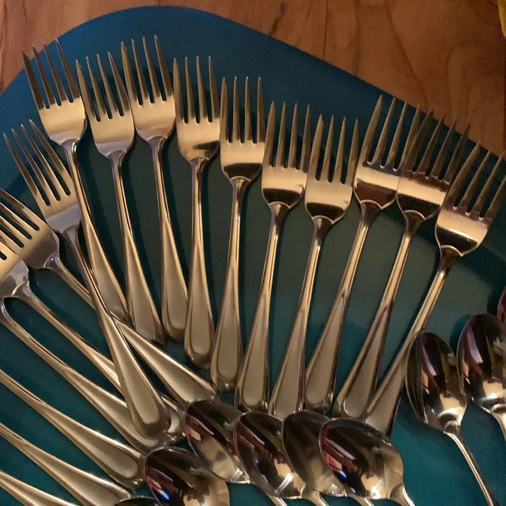 Oneida Sand Dune Huge lot of 51 pcs flatware stainless steel cutlery silverware